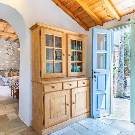 Maison Traditionnelle Grecque Avec Acces Direct A La De Glysteri A Pied Willa