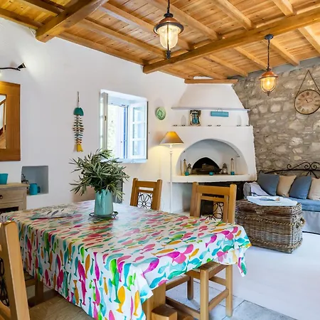 Maison Traditionnelle Grecque Avec Acces Direct A La De Glysteri A Pied