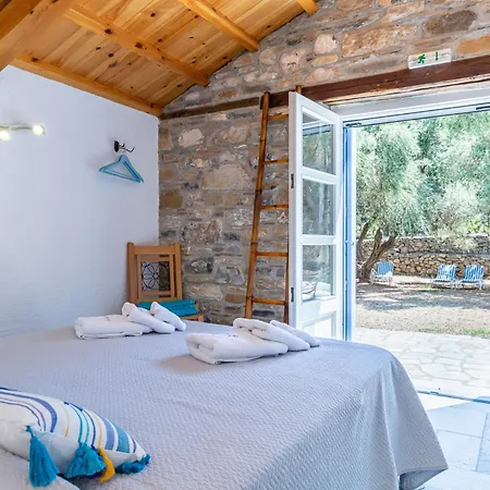 Maison Traditionnelle Grecque Avec Acces Direct A La De Glysteri A Pied ヴィラ