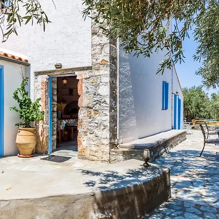 Maison Traditionnelle Grecque Avec Acces Direct A La De Glysteri A Pied Willa