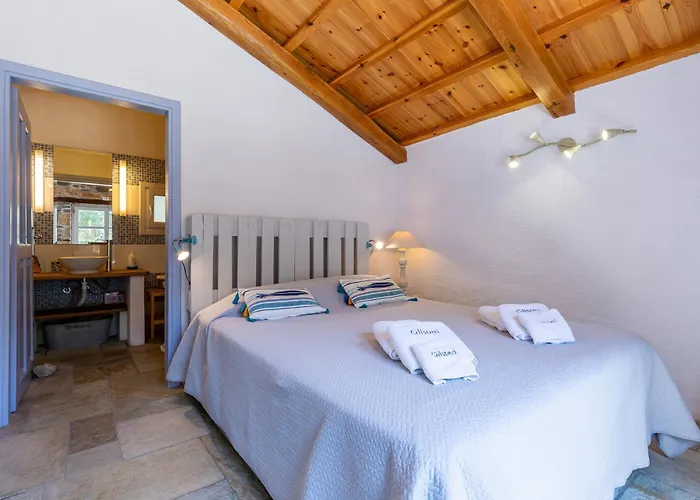 Maison Traditionnelle Grecque Avec Acces Direct A La De Glysteri A Pied